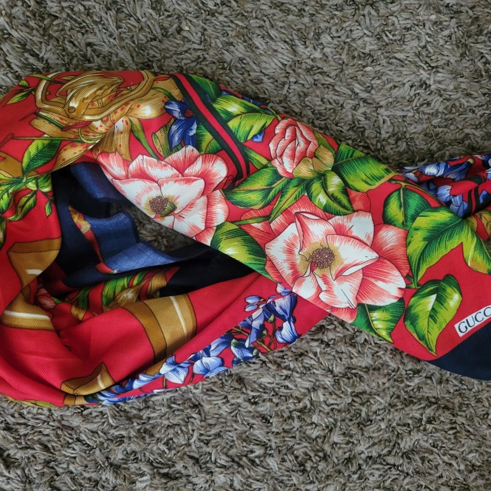 Gucci scarf/wrap - Picture 2 of 2
